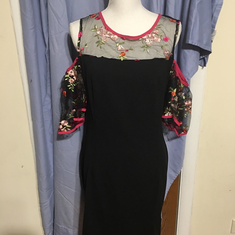 1 LEFT New  floral  embroidered dress - Picture 4 of 8